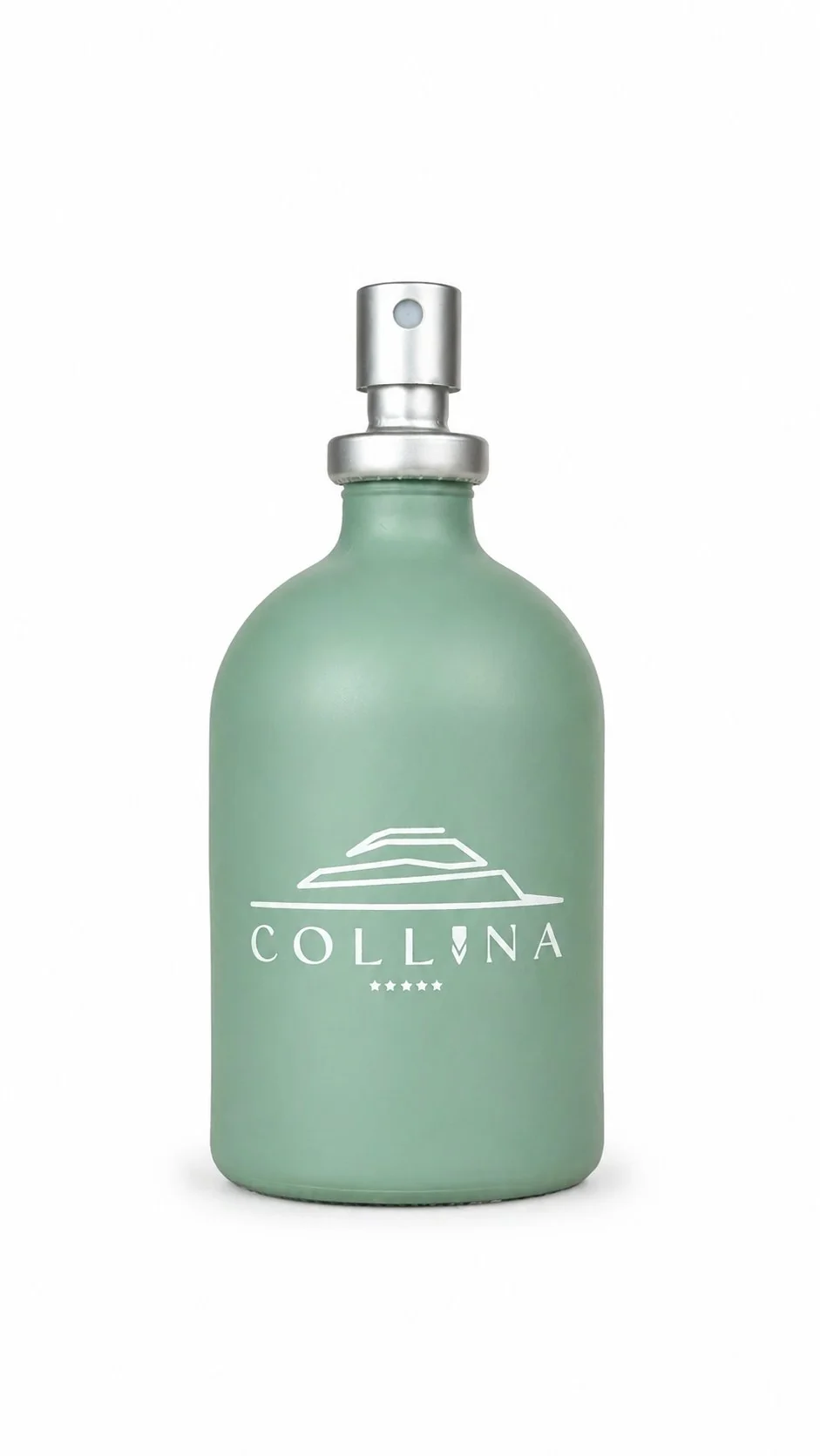 Flacone spray Home Fragrance verde salvia satinato con logo Collina e cinque stelle, profumatore per ambienti dello Shop del Collina Luxury Relais